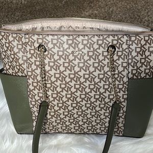GIGI TOTE DKNY PURSE